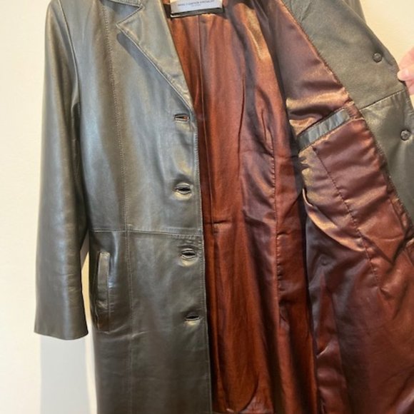 The Old Mill Vintage Leather Jacket - Picture 3 of 10